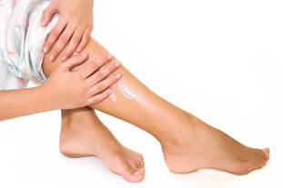 Simptomat e venat me variçe e këmbëve në gratë